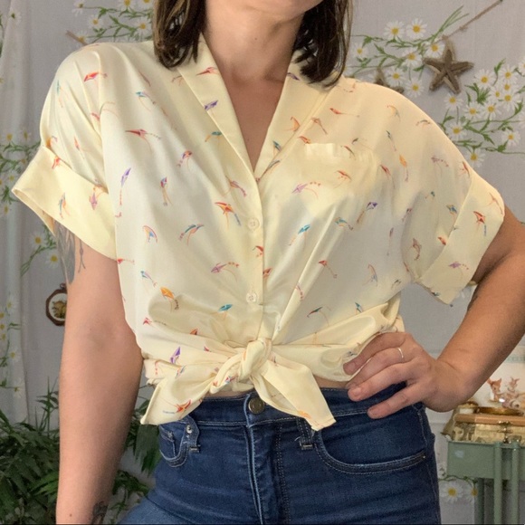 Vintage Tops - Vintage kite novelty small print button up blouse